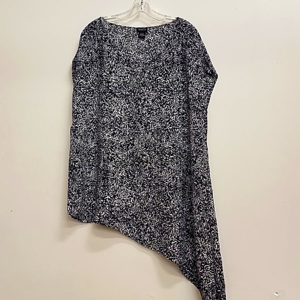 Black & White patterned poly Chiffon Asymmetrical Hem 1X Torrid